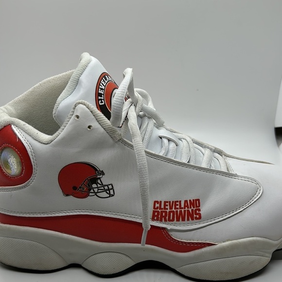 Cleveland Browns Game-day high tops. Men’s 45/12 - Picture 5 of 8